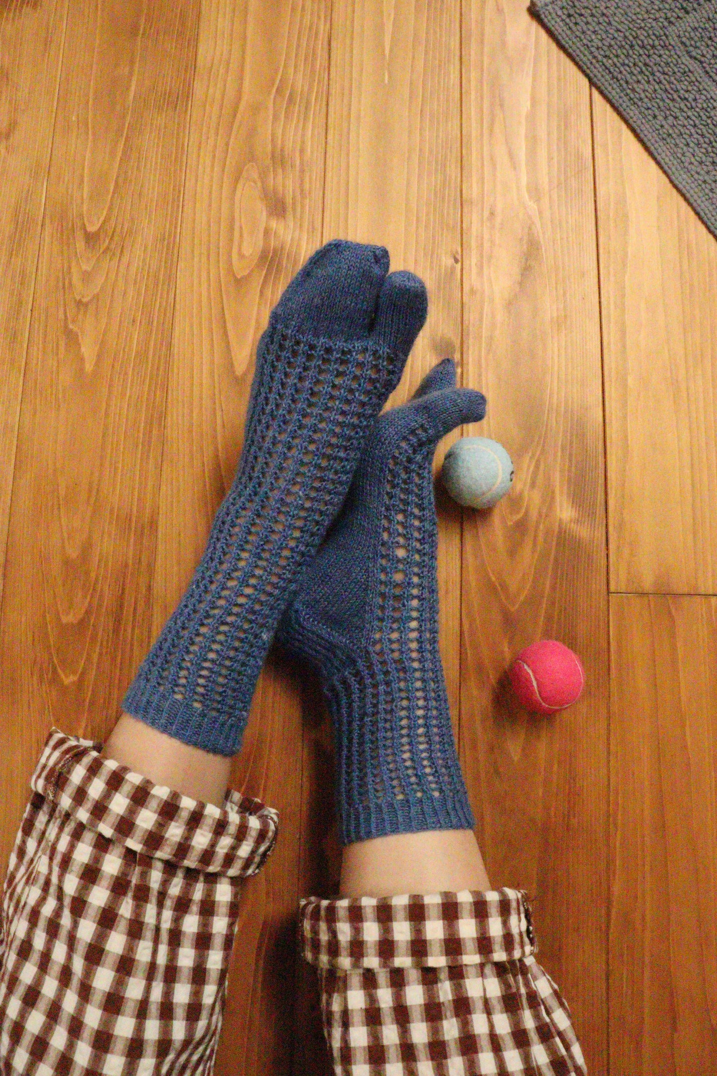 Tennis Racket Socks _ 日本語パターン
